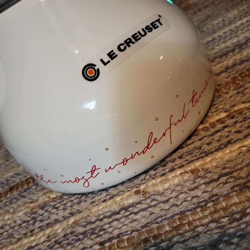 FLASH SALE! NWT Le Creuset Holiday Tea Kettle - Picture 3 of 7